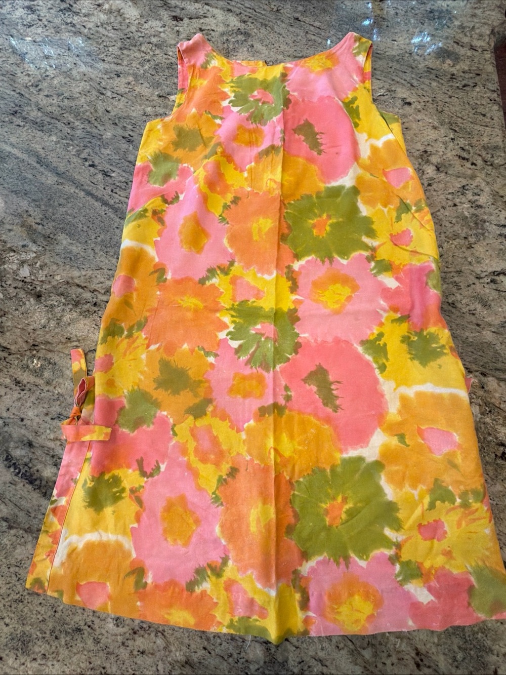 Vintage 1960s Fancy Free Floral Retro Shift Dress Pin